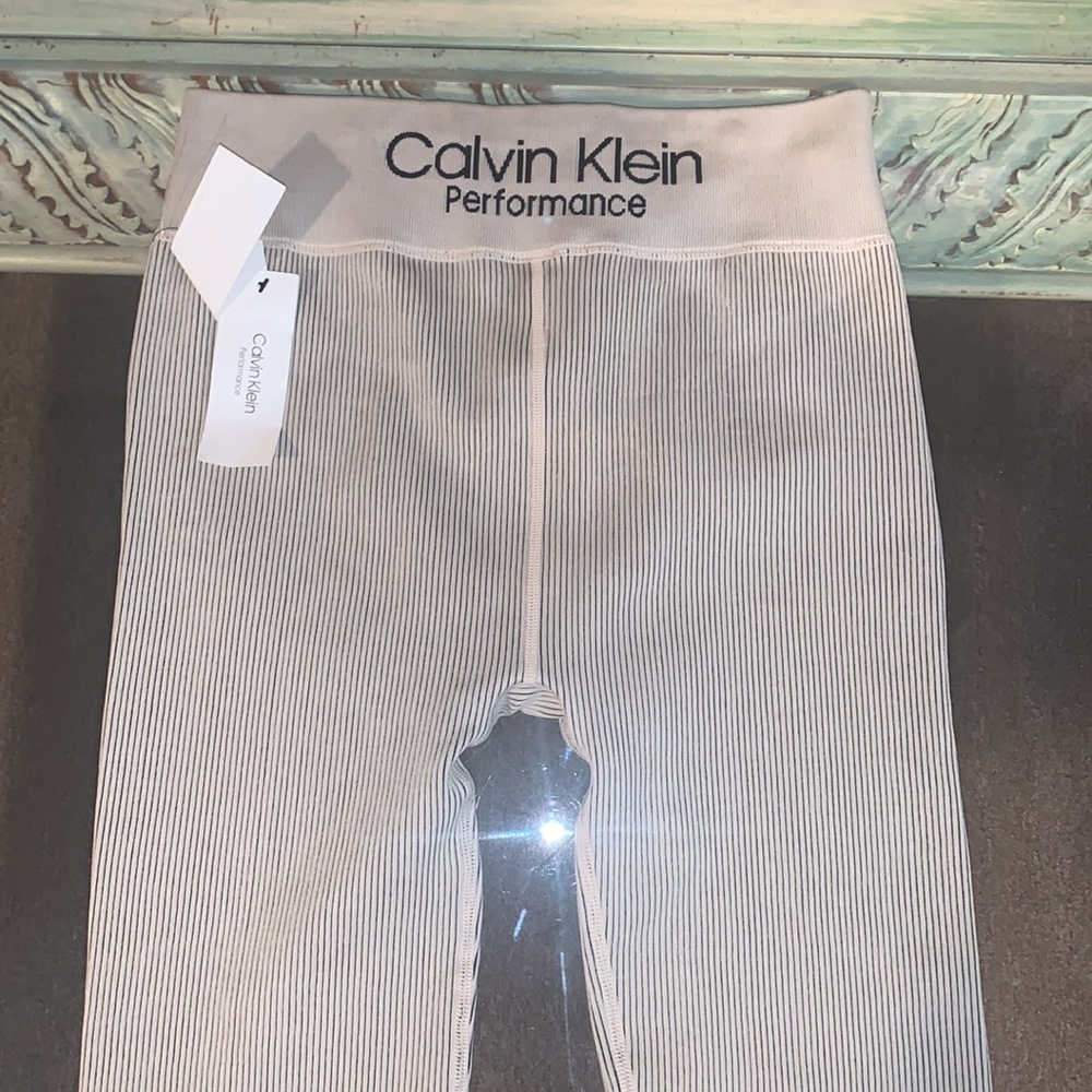 Brand New!! Calvin Klein Leggings-Size Large